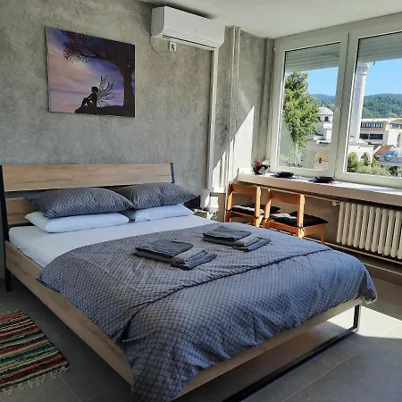 Tvrdjava アパート